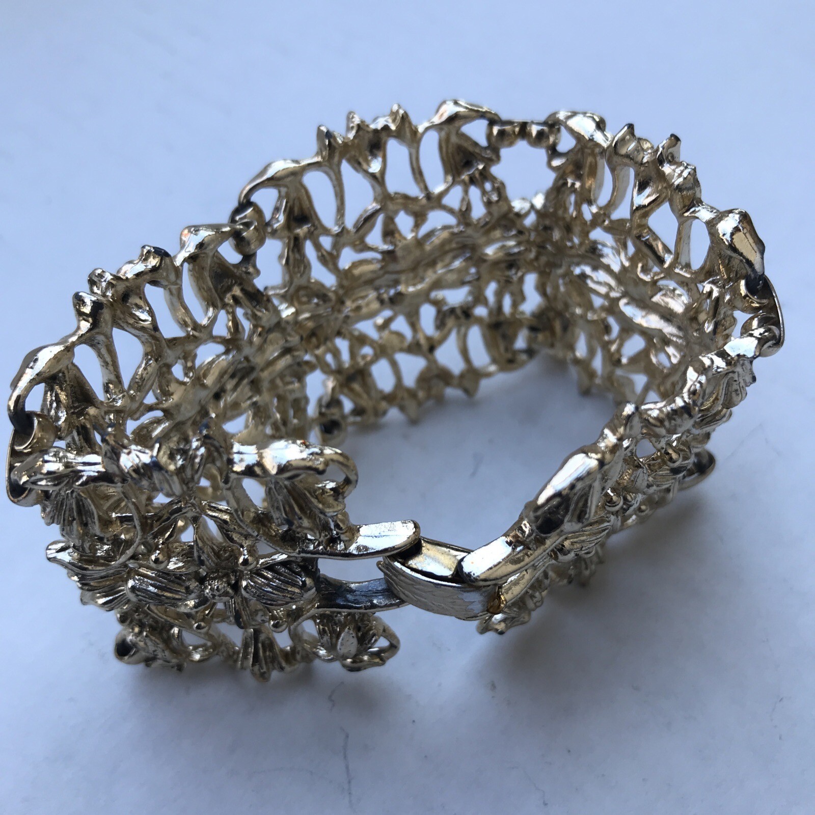 Wide Bracelet Gold tone chunky flat filigree 5 link leaf VTG Unsigned 7-7 1/4”