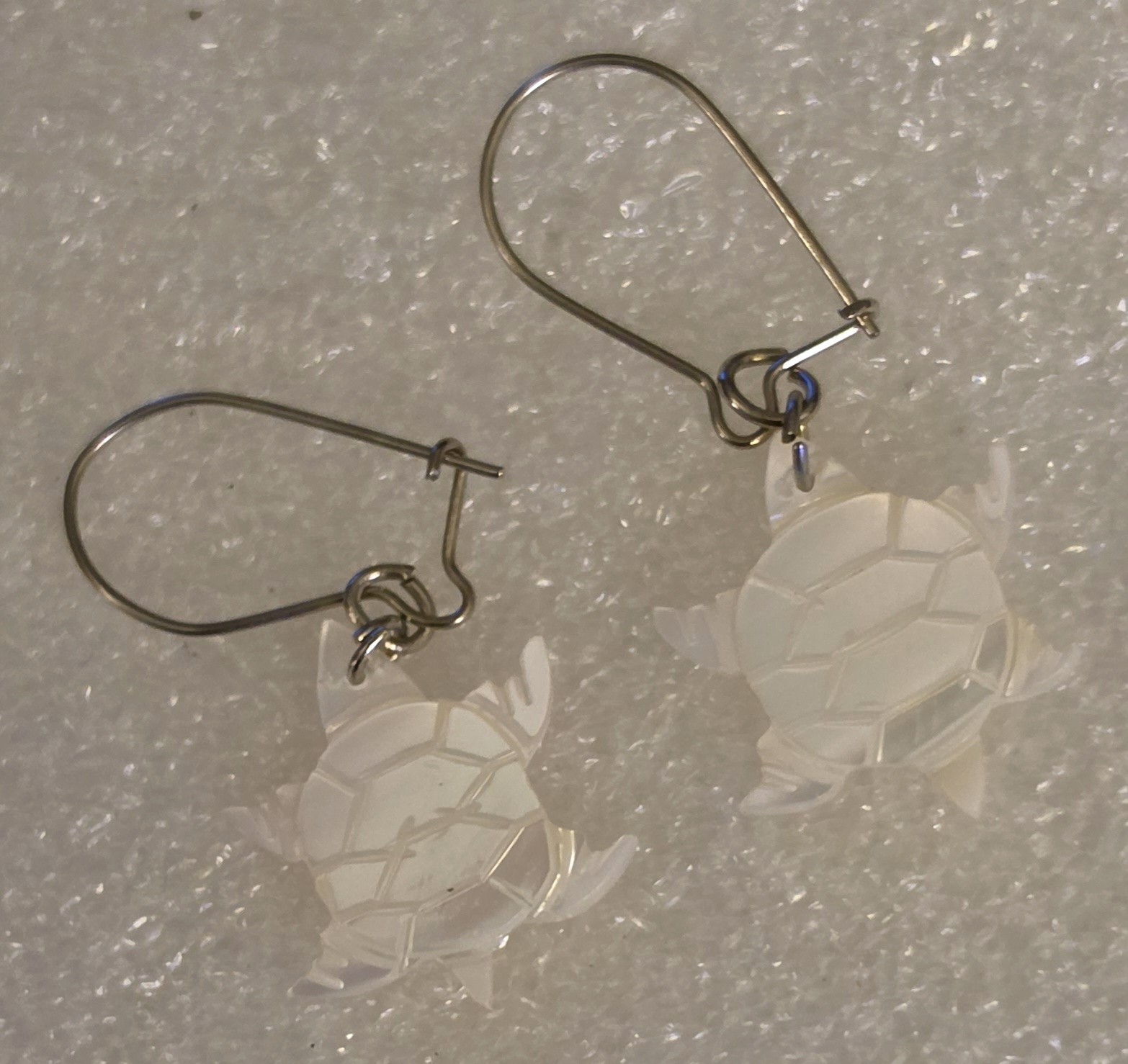 Vintage Hand Carved Mother Of Pearl Figural Turtles Pierced Drop Earrings