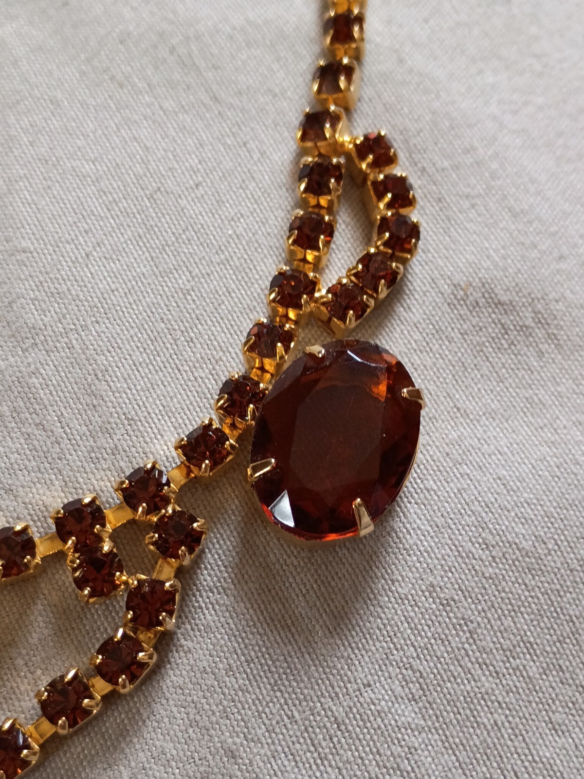 Vintage 14″ Root Beer Color Rhinestone Choker Necklace.