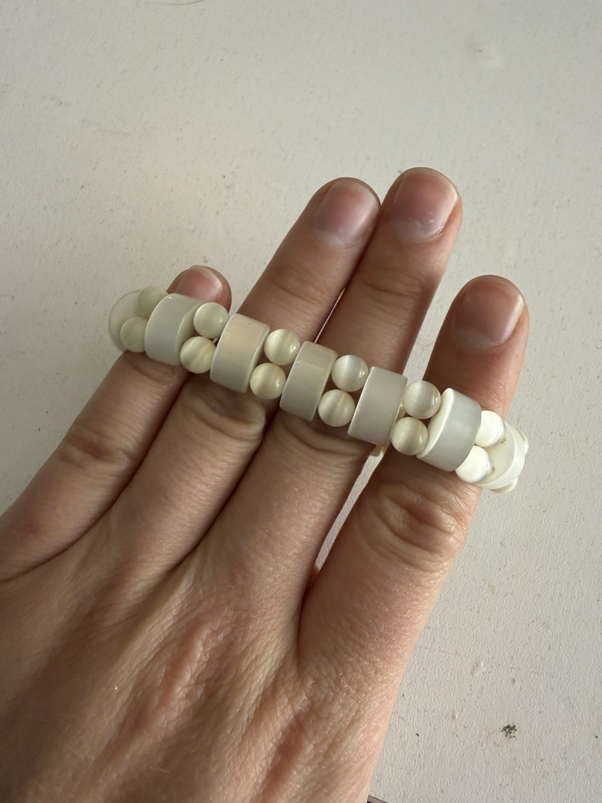 Vintage White Stretch Bracelet Cat’s Eye Style Beads Lucite Acrylic Geometric