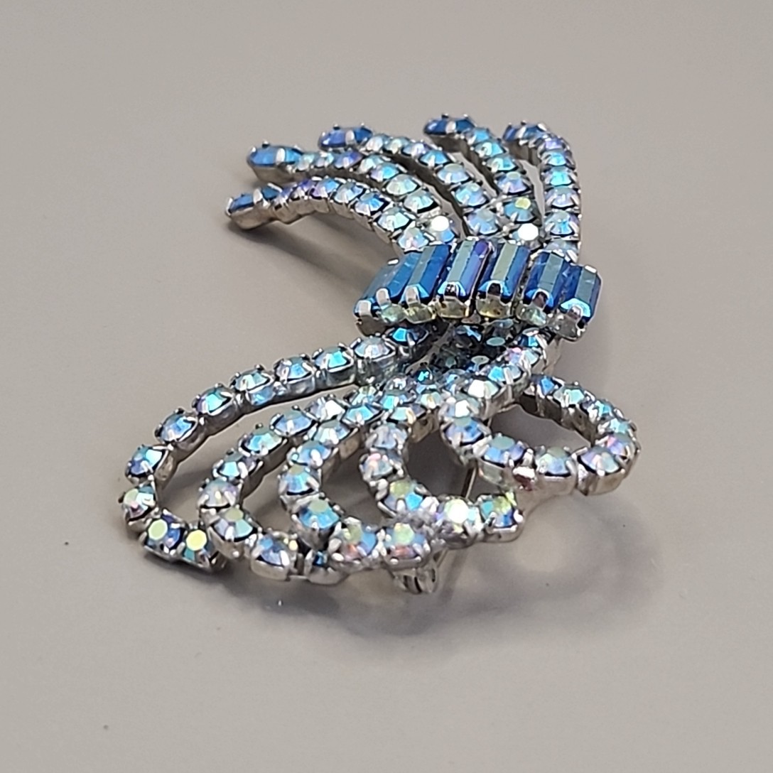 Vintage Tammey Jewels Brooch Aurora Borealis Blue Ribbons 2.75″