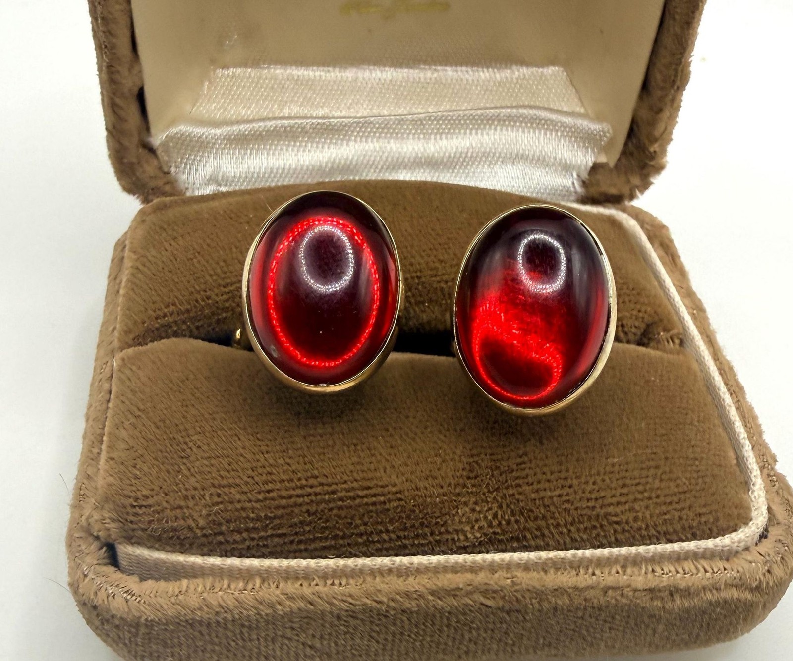 Vintage Hadley red oval jelly cabochon and gold tone cuff links
