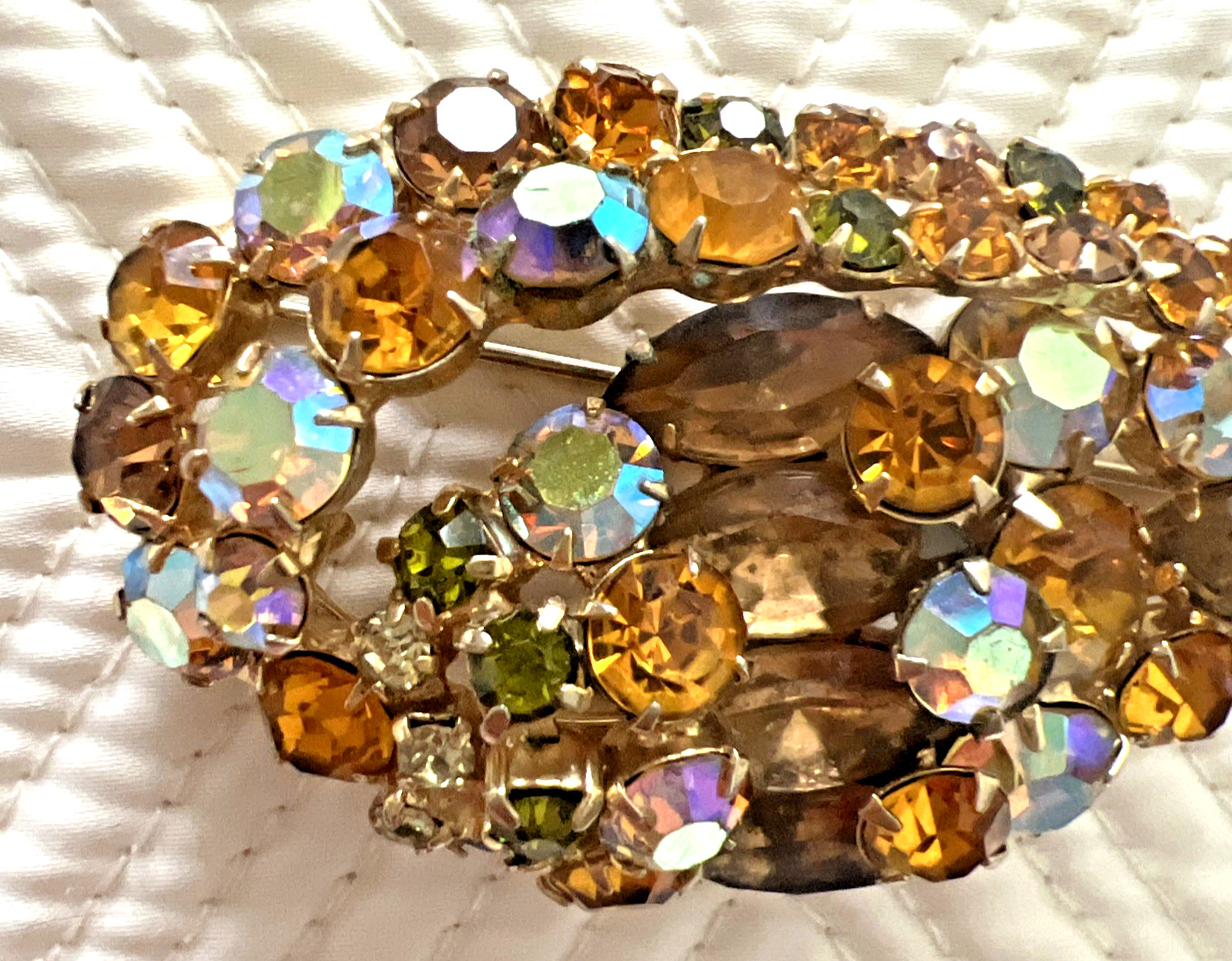 VINTAGE 1950’s AMBER AURORA BOREALIS BROOCH 2 3/4″ wide by 1 1/2″ high