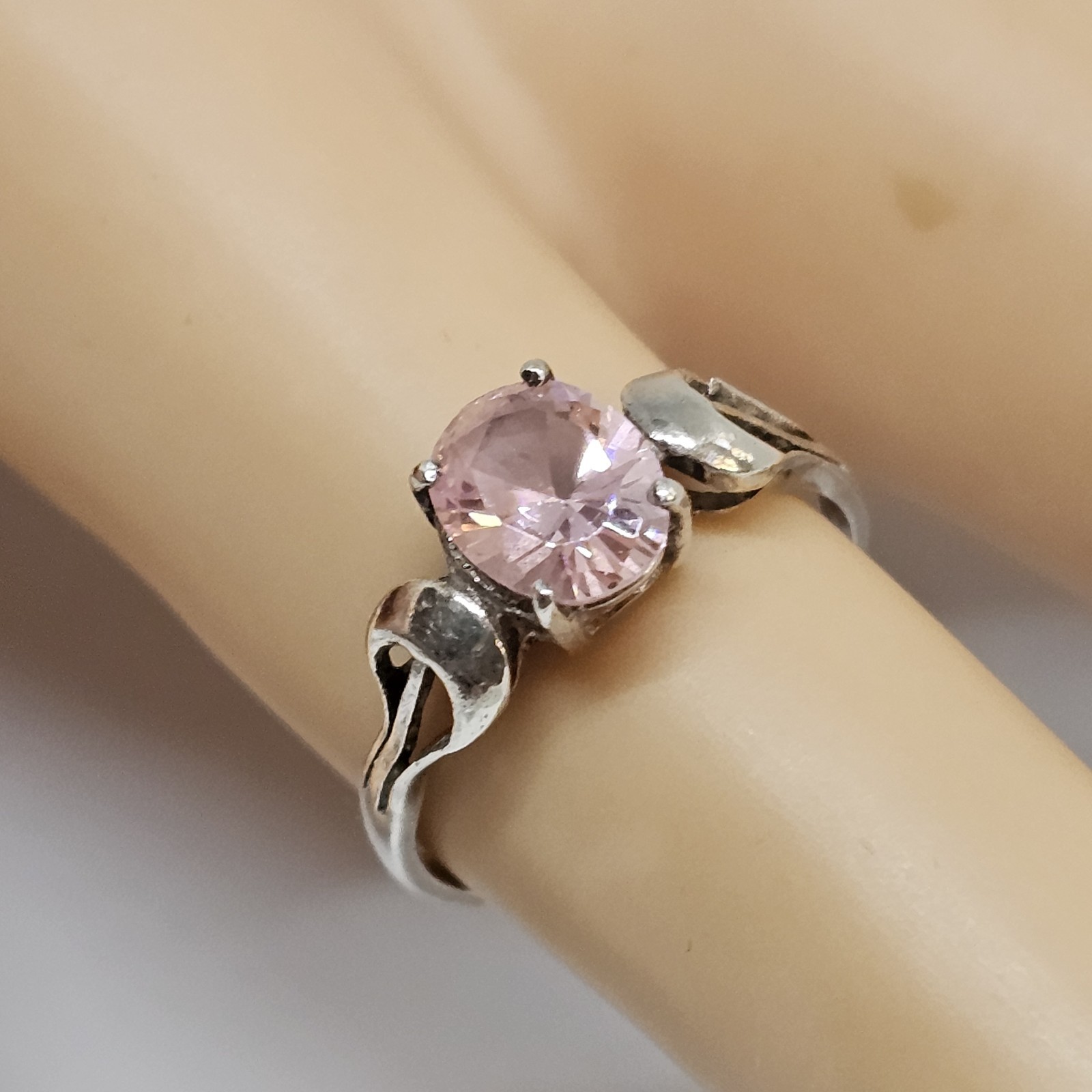 925 Sterling Silver Ring Size 6.5 Pink Crystal Oval Stone Vintage Jewelry