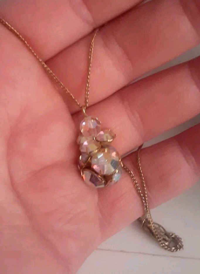 Vintage Aurora borealis Prong set Cluster Pendant Gold tone Necklace 15 In.