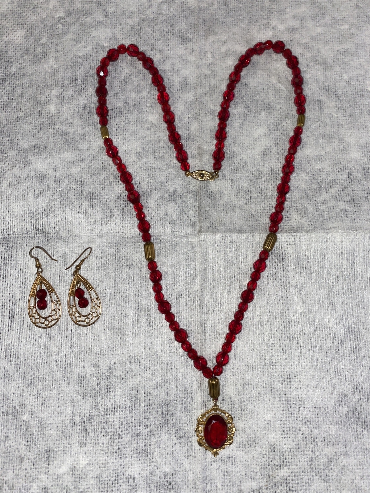 Vtg Red Crystal Gold Accents 2pc Set