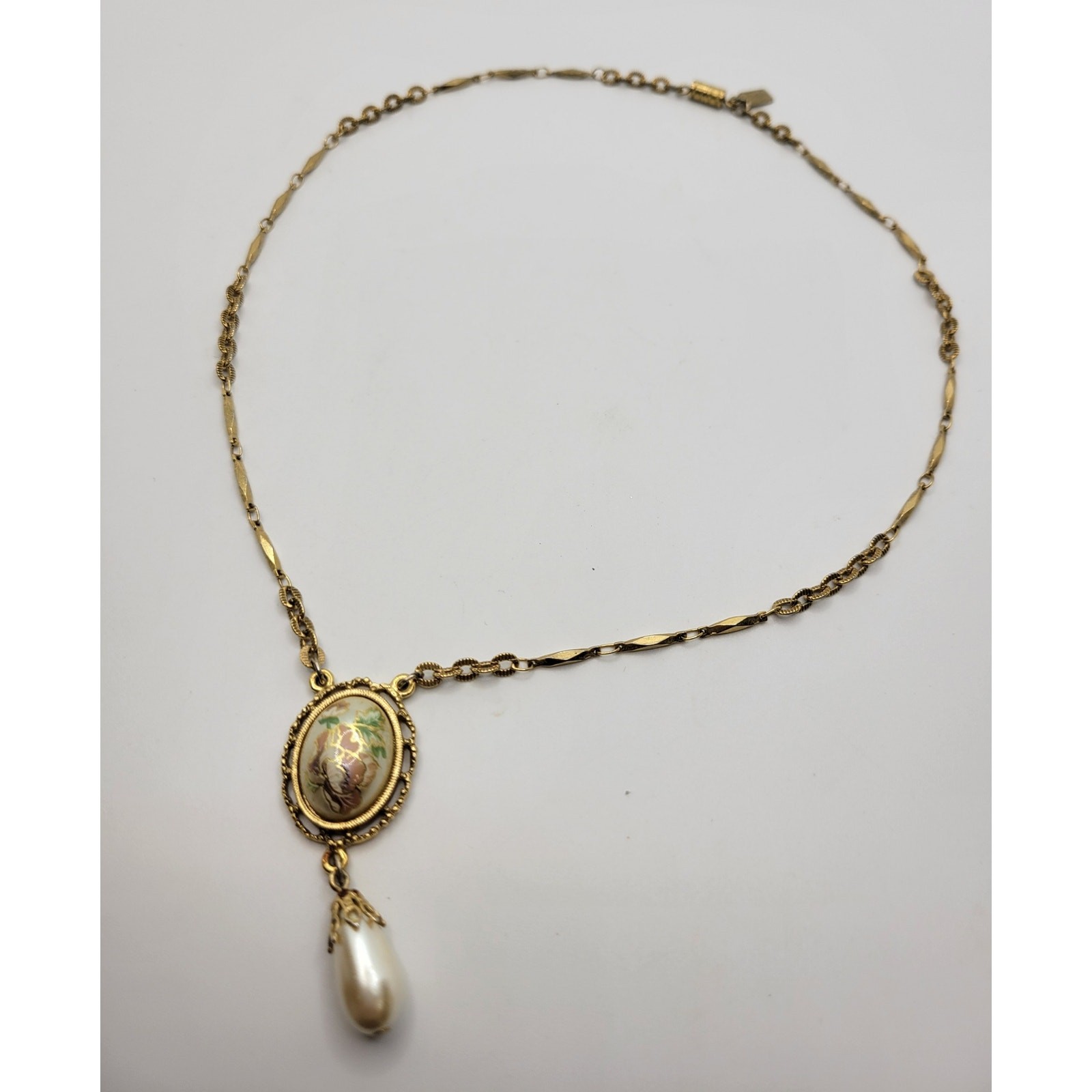 Rare Vintage 1928 Flower Cabochon Pendant Necklace Faux Pearl Barrel Clasp 18″