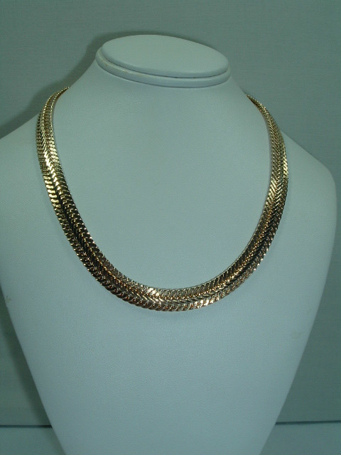 VINTAGE GOLD TONE THICK CHAIN NECKLACE LEAF BROOCH PIN HOOP EARRINGS SET