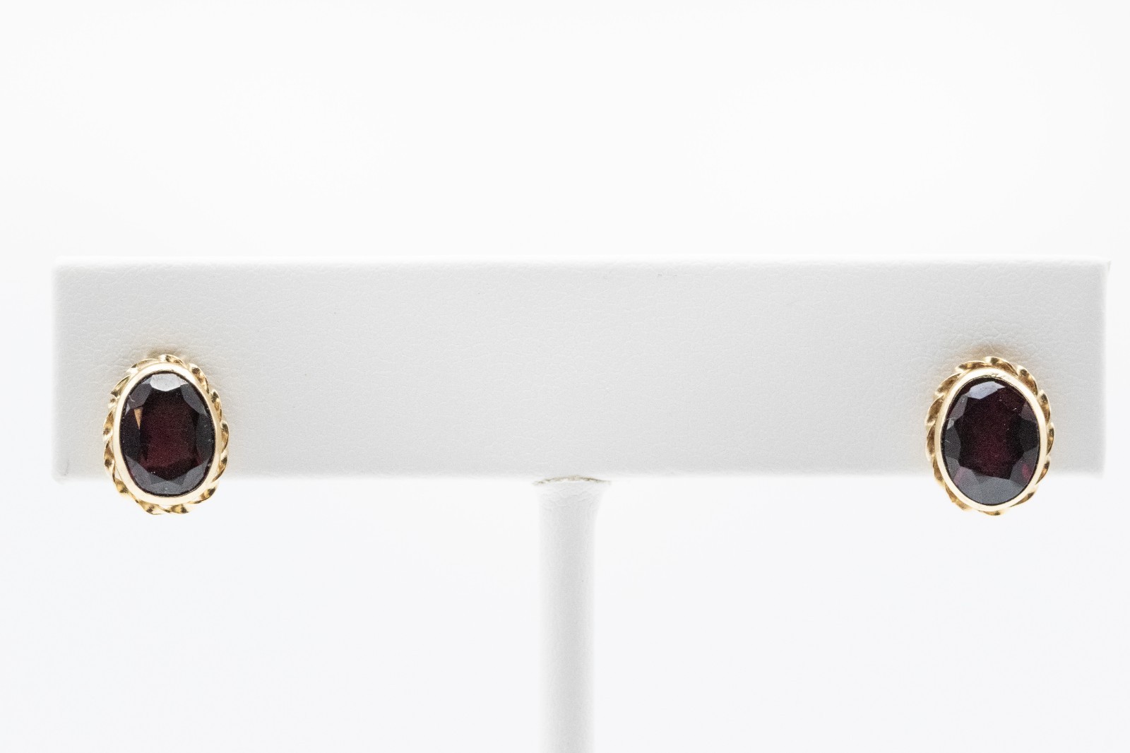 14K Yellow Gold Victorian Style Oval Garnet Stud Earrings Scalloped Bezel