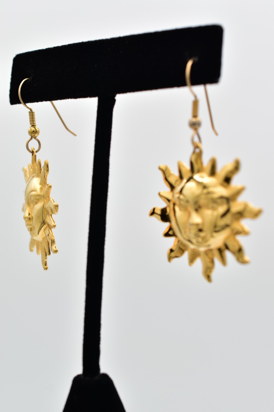 Vintage Gold Sun Face Dangle Earrings Celestial Drop Pierced Shiny 1980s BinAO