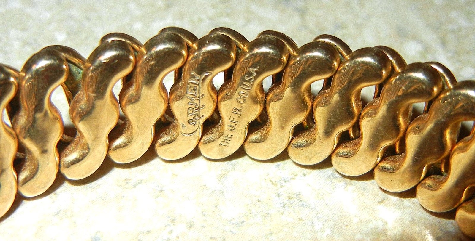 VINTAGE CARMEN THE DFB CO CAMEO SWEETHEART EXPANSION BRACELET HEART G.F. AS IS