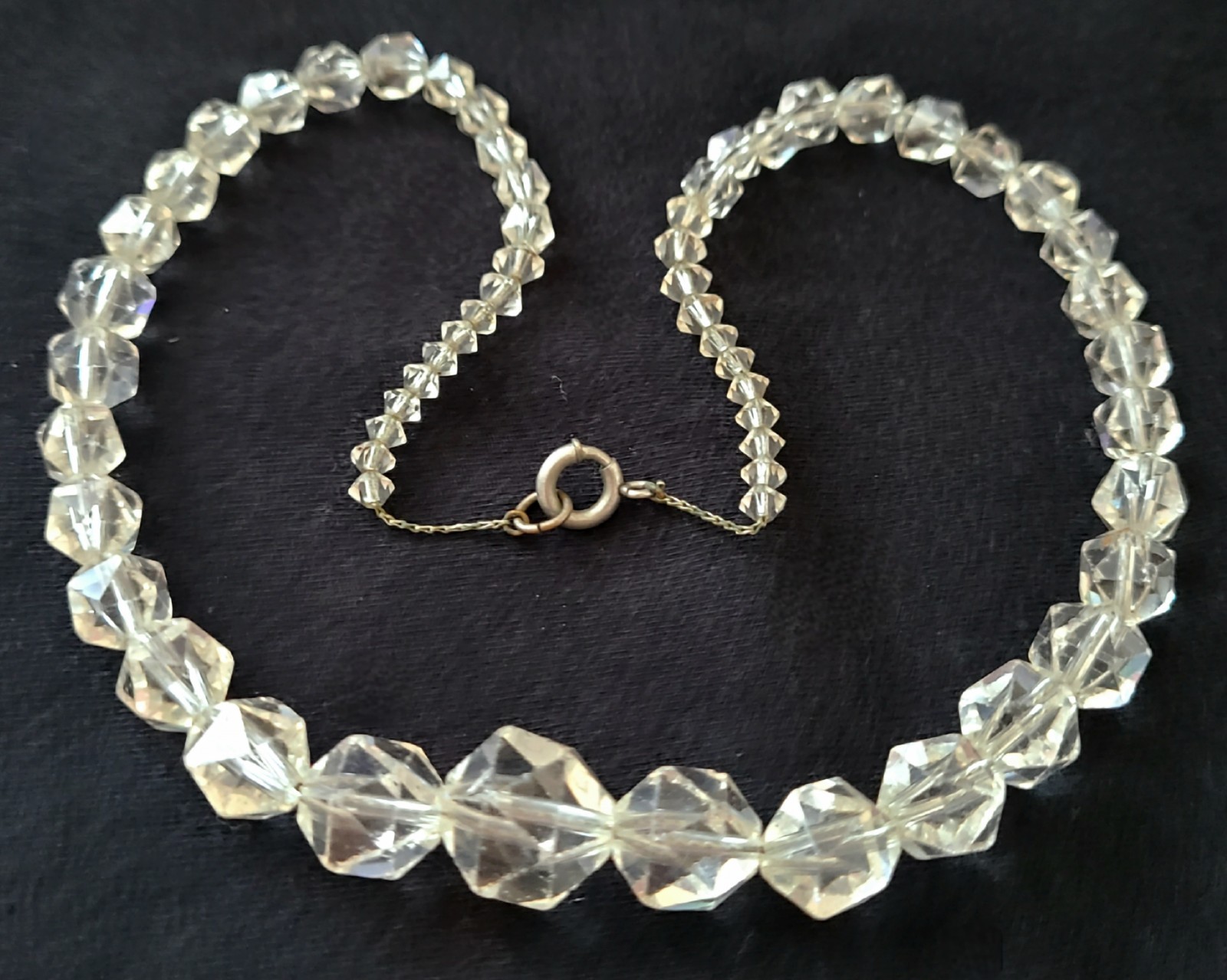 VINTAGE STUNNING CLEAR AURORA BOREALIS FACETED GLASS NECKLACE ON CHAIN