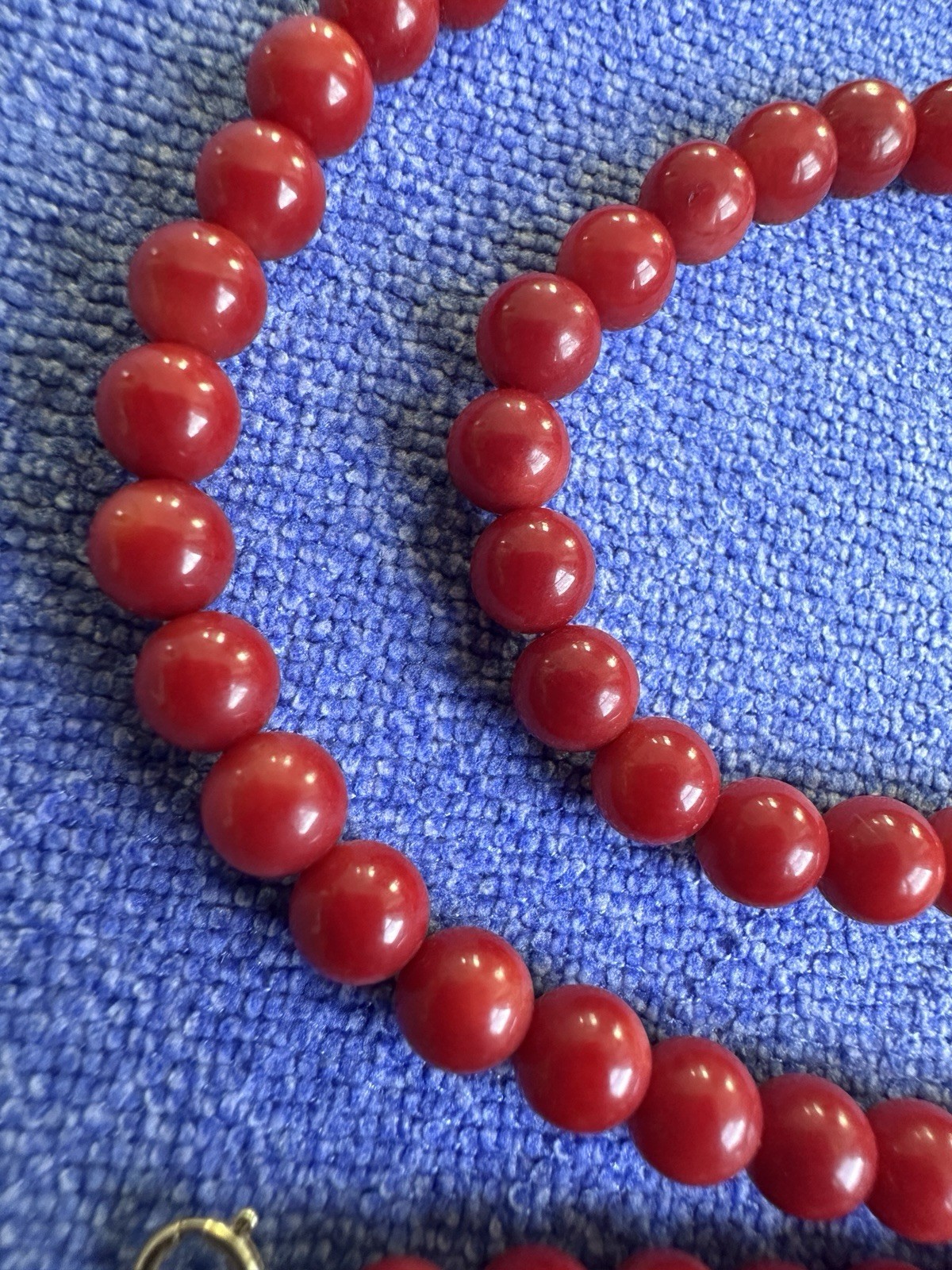 Vintage Red Coral Bead Necklace 18” 5.5mm Round Beads 14K Gold Clasp