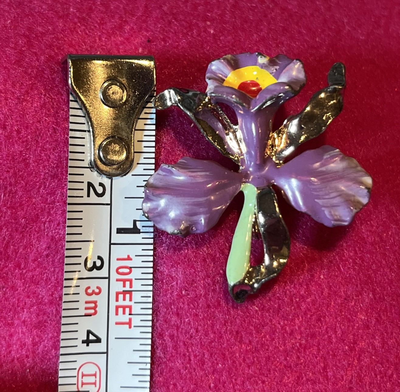 Vintage 1940’s Gold Tone Purple Orchid Brooch I04