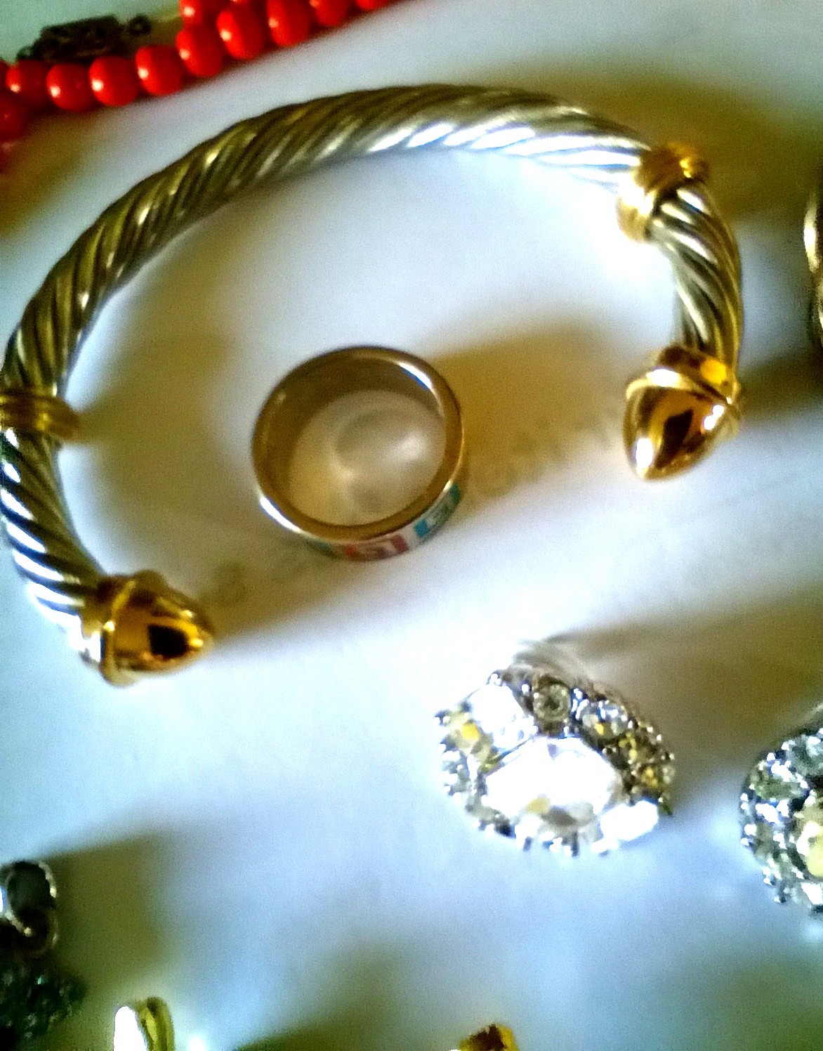 Vintage MIXED JEWELRY LOT BROOCHES,PENDANT, BRACELETS, RING,NECKLACE,EARRINGS
