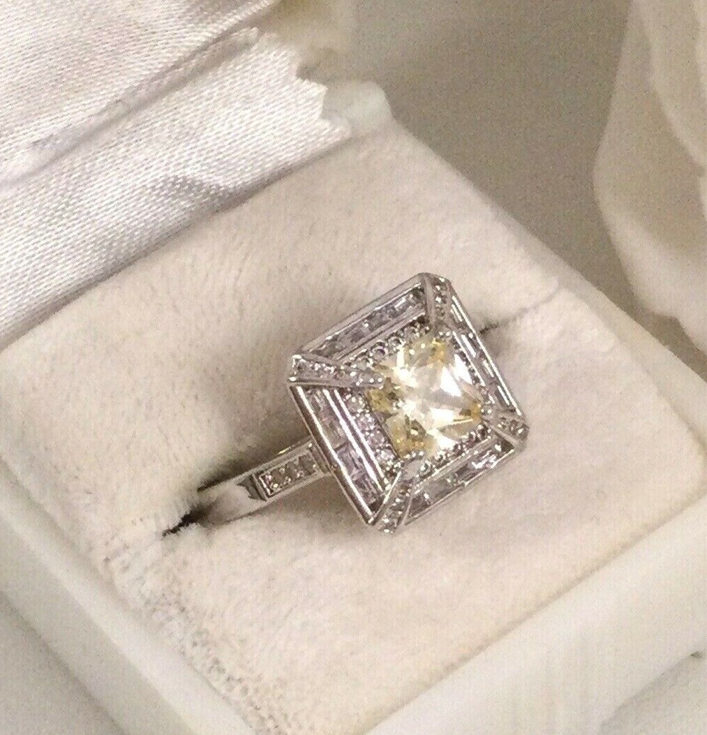 Vintage Jewellery White Gold Ring Champagne White Sapphires Antique Deco Jewelry