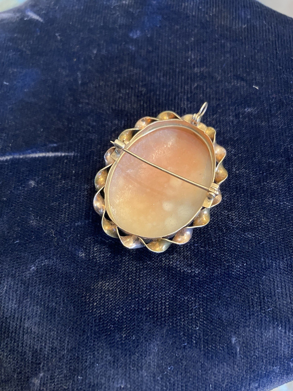 10k Yellow Gold Hand Carved Conch Shell Cameo Woman Facing Right Brooch Pendant