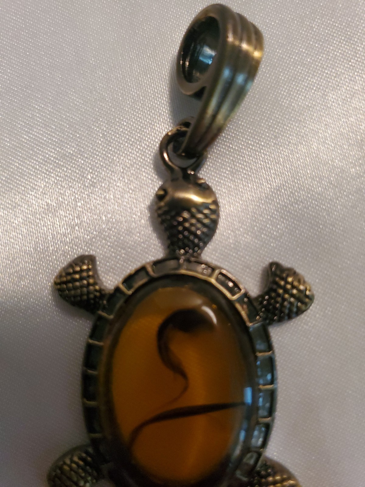 Vintage brass tone amber turtle pendant 3″ with hasp