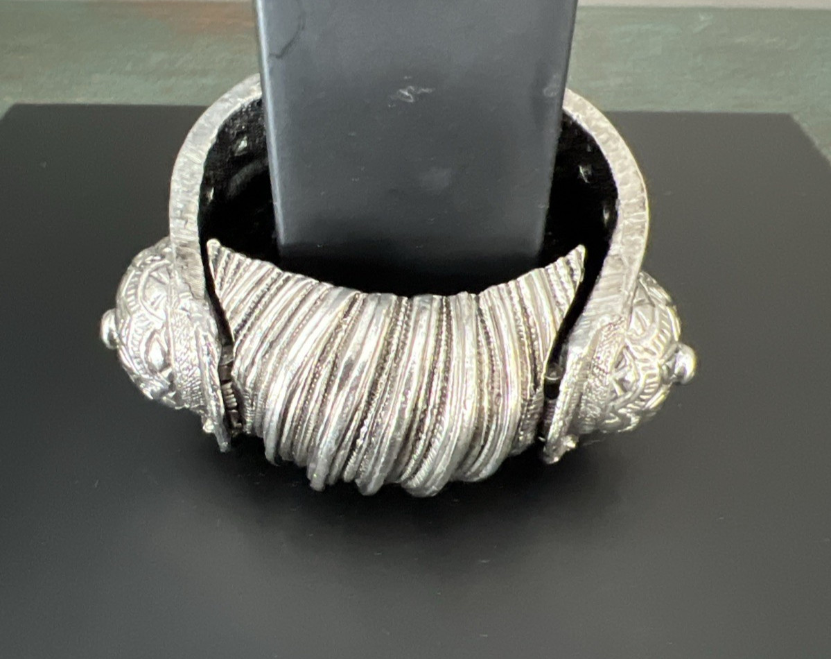 VINTAGE KENNETH JAY LANE KJL SILVER TONE ESTRUSCAN HINGED CUFF BRACELET