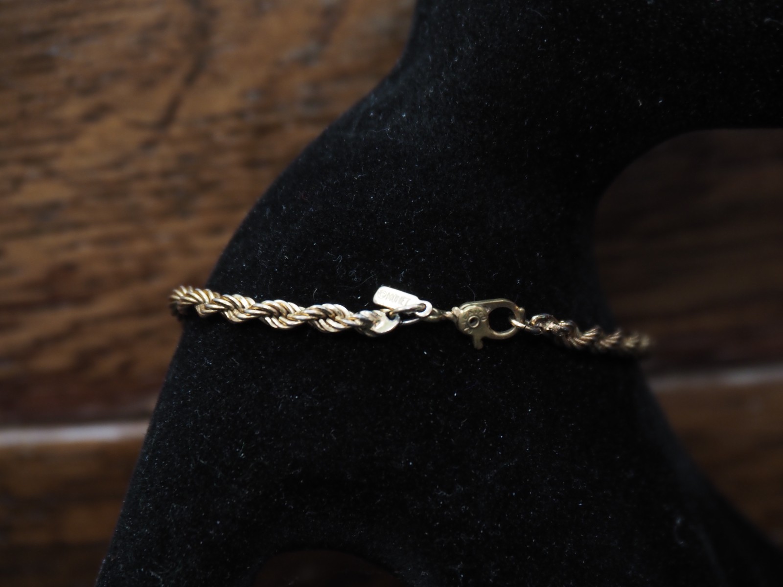 Monet Vintage Gold Tone Sister Clasp Chain Bracelet 7.5″ Long, Signed E853