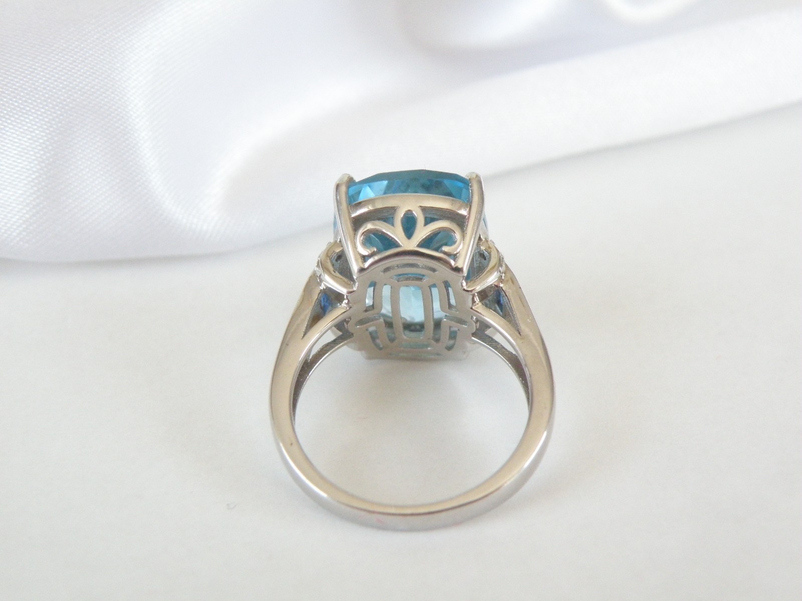 Vintage Sterling Silver 925 Large Natural Heated Blue Topaz Sapphire Ring Size 6