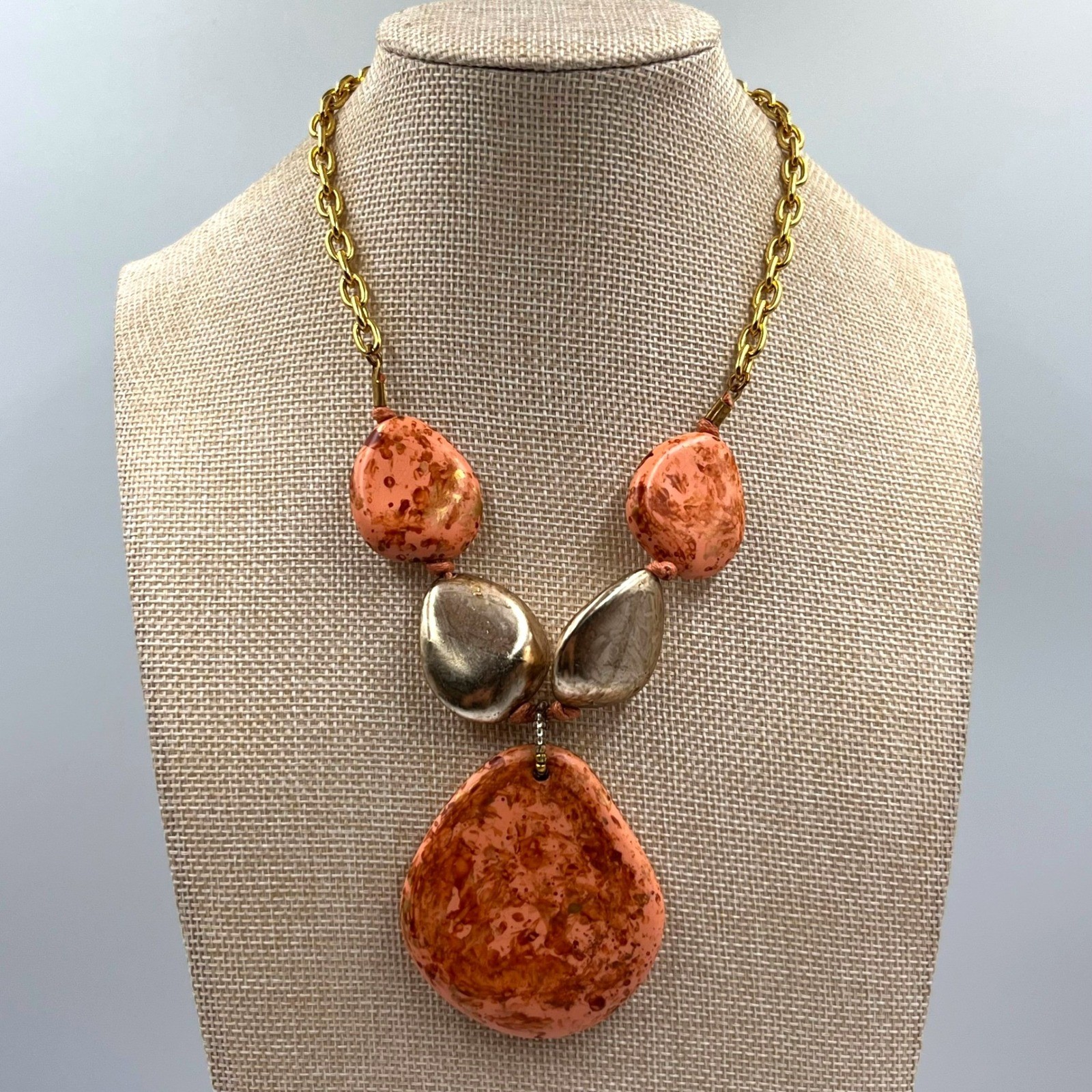 Worthington Bold Collection Statement Necklace Gold Tone Peach Mottled Stone New