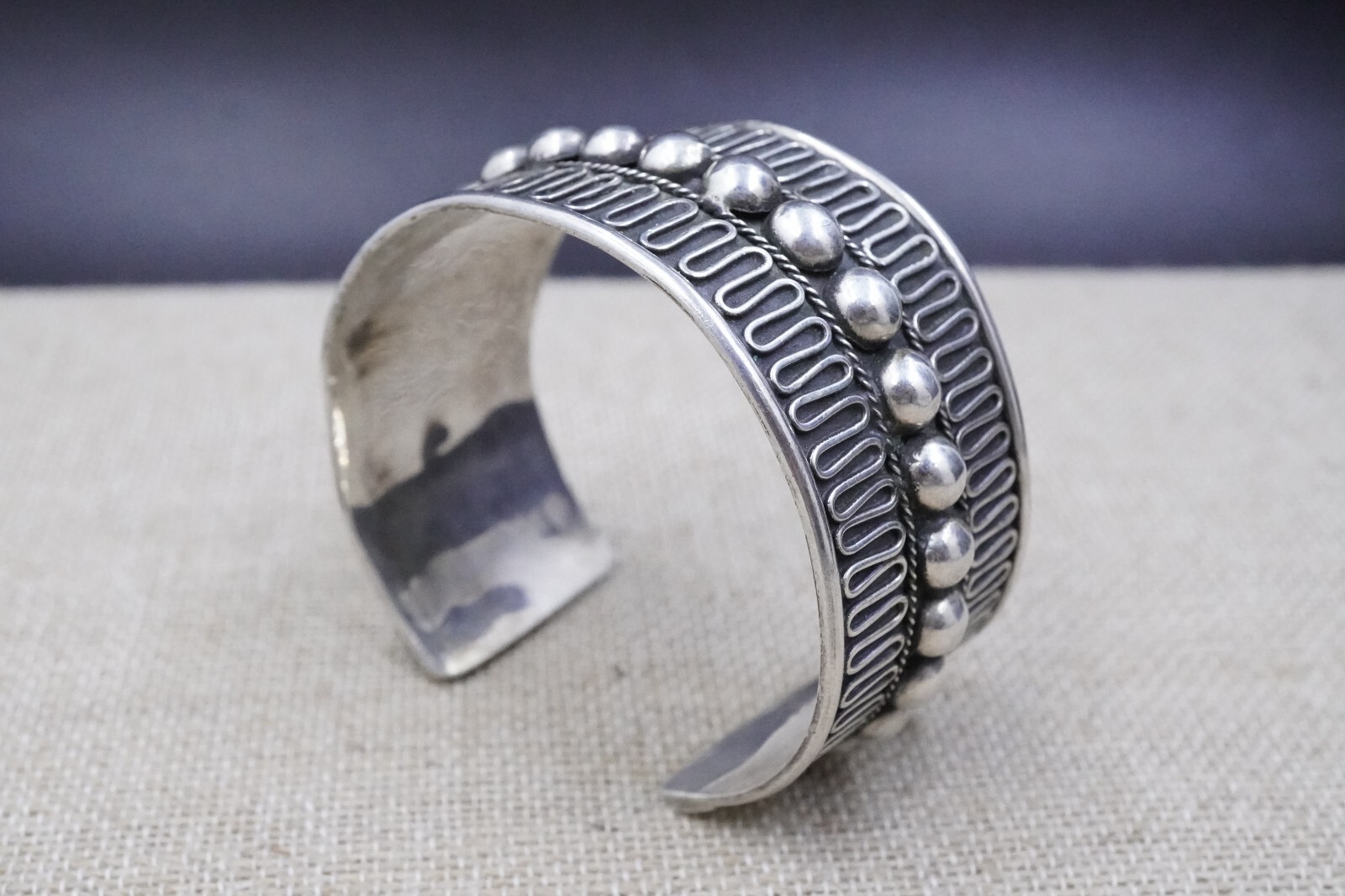 Vintage Bali Indonesia 925 sterling silver Cuff bracelet Fit a 7′-8” Wrist 44g