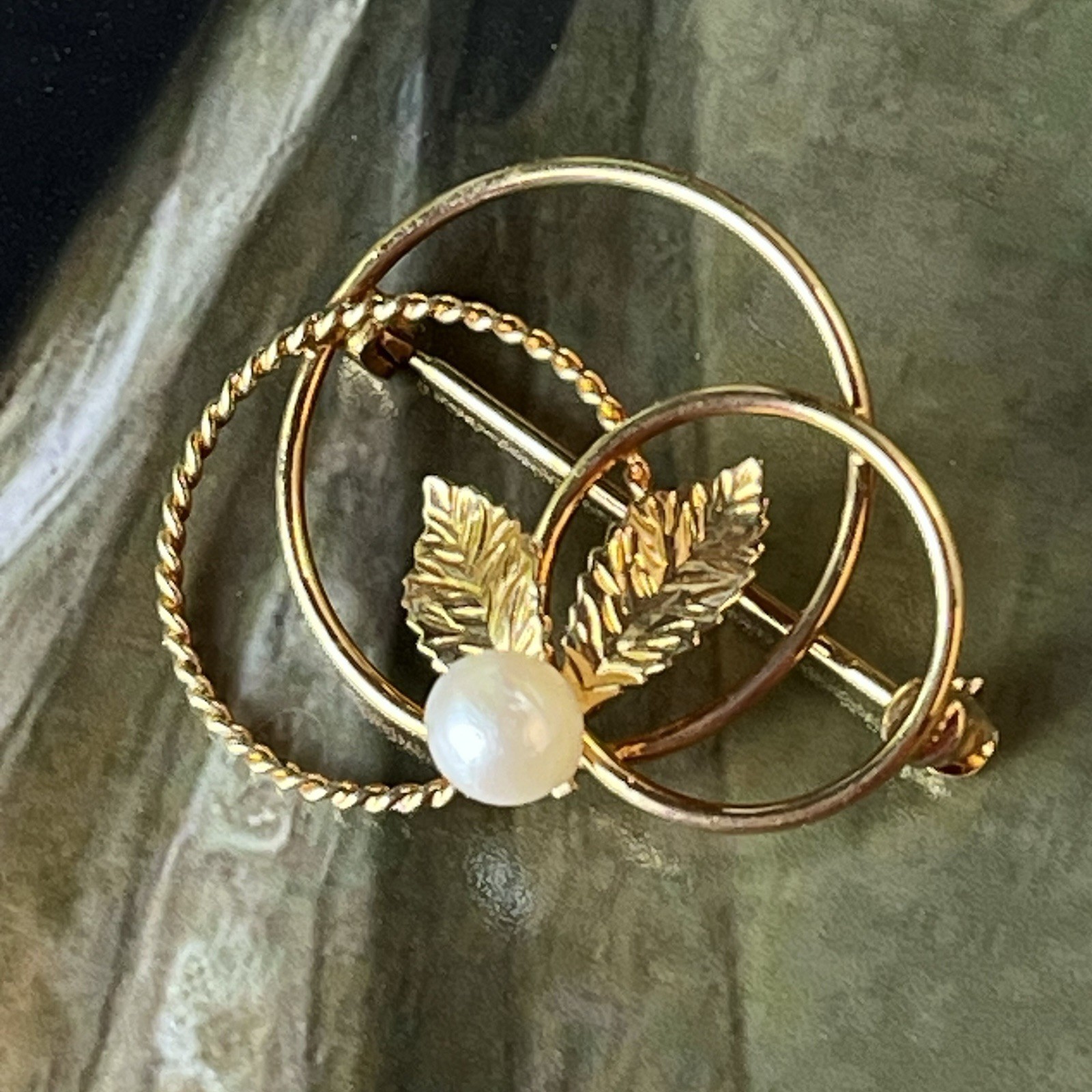 Vintage Gold Plated Faux Pearl Leaf Circle Brooch – 1” – c1950s-1960s – Feminine