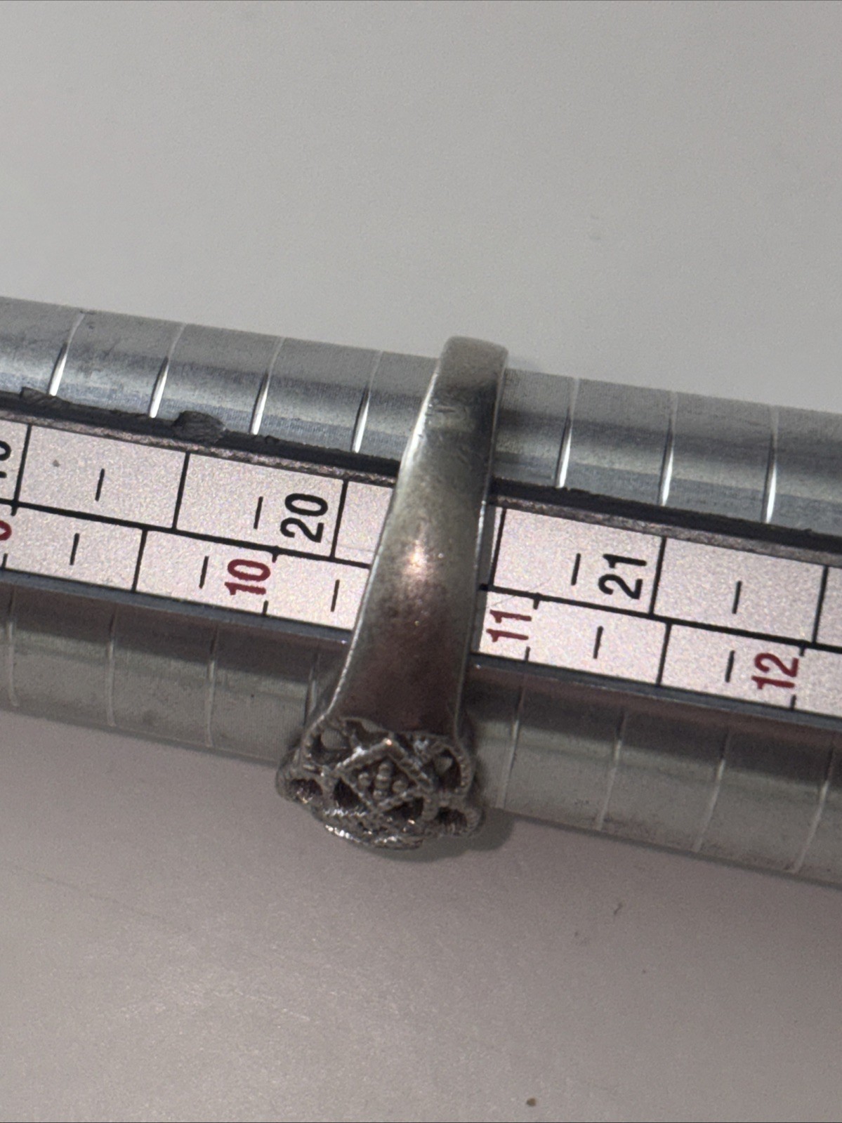 DESIGNER LJ STERLING SILVER CLEAR STONES FILIGREE TOP RING SZ 11. 925..3.56 G.