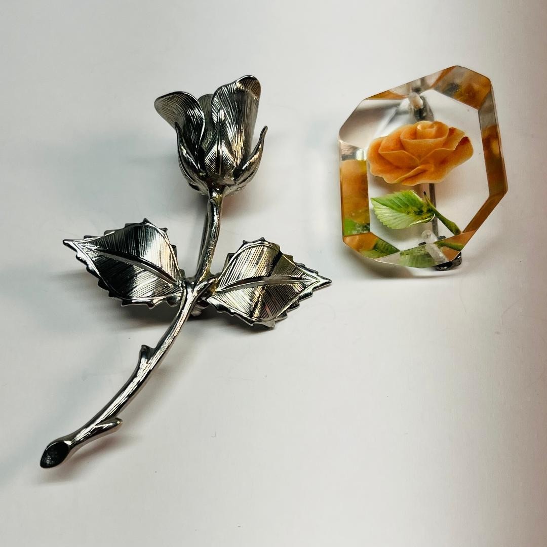 VTG Two (2) Brooches Silver-Toned & Acrylic Rose Safety Clasps Size See Descript