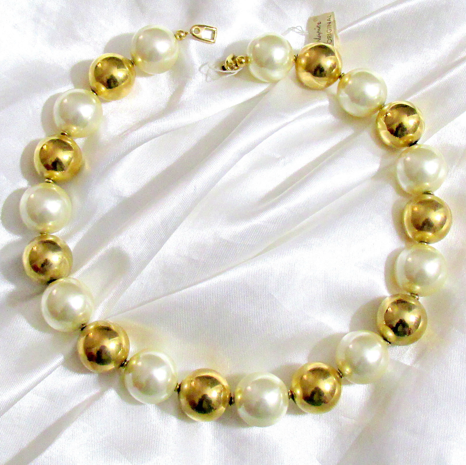 VTG RUNWAY STATEMENT NAPIER CHUNKY 3/4″ FAUX PEARL GP BEAD 18″ NECKLACE TAG 80s