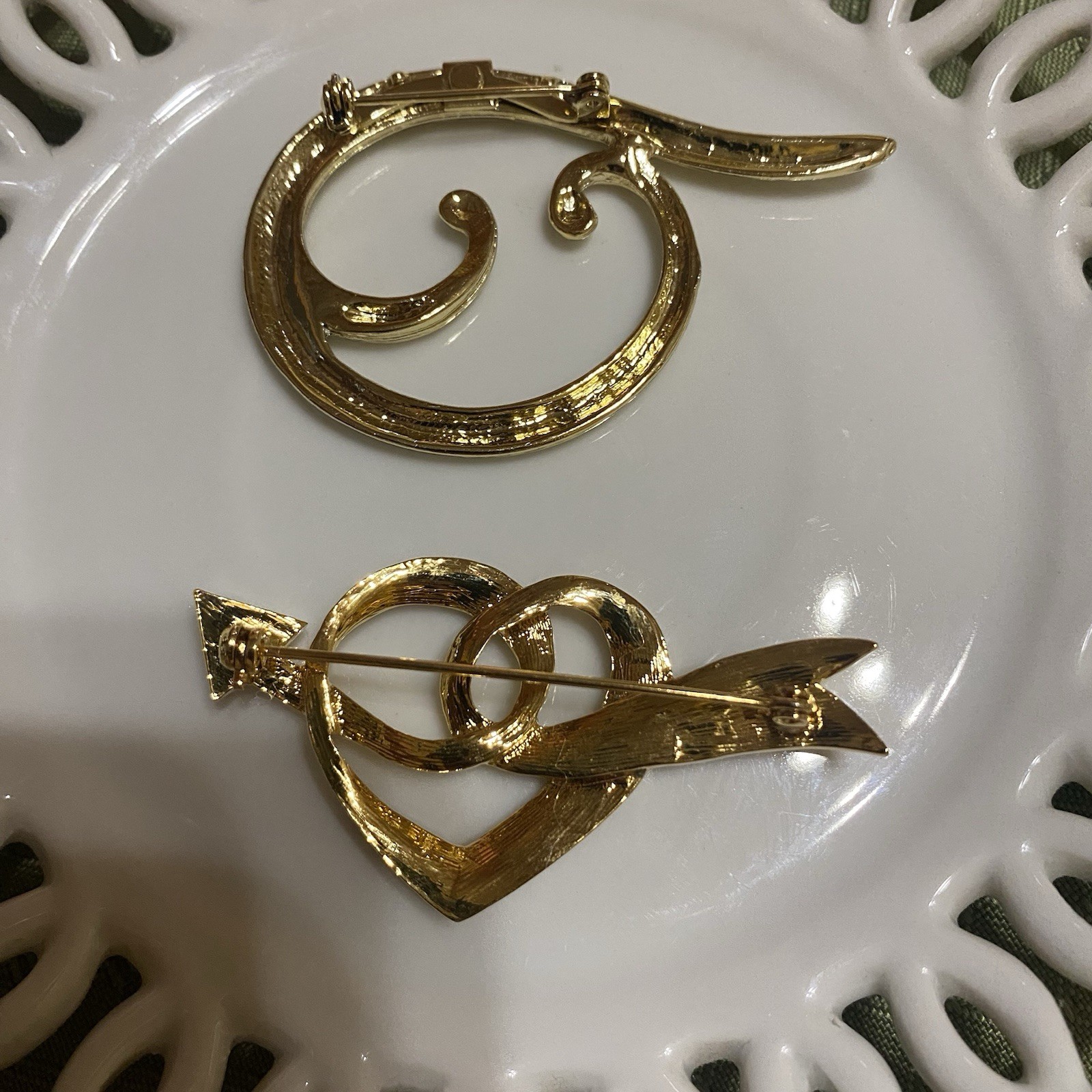 Goldtone Q Wave Brooch & Heart And Arrow Red Rhinestone Goldtone Brooch