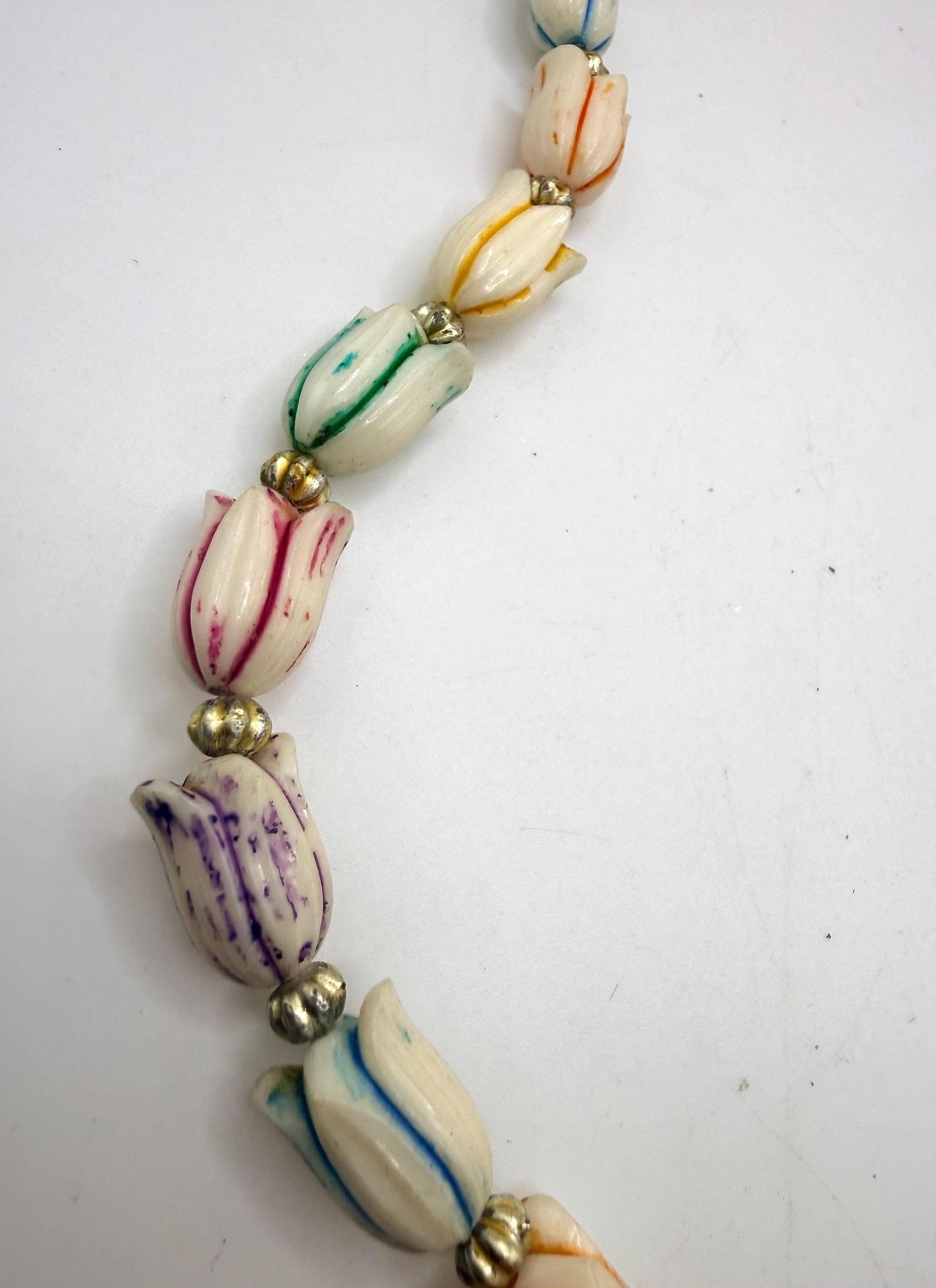 Vintage colorful textured off white acrylic tulip beaded necklace