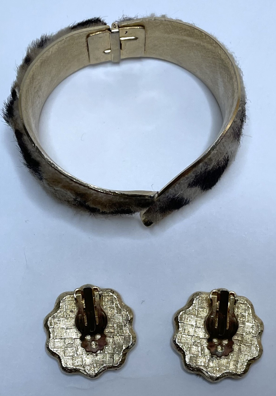 Vtg 60s Faux Fur Leopard Print Clamper Bracelet & Clip Earring Set Gold Tone