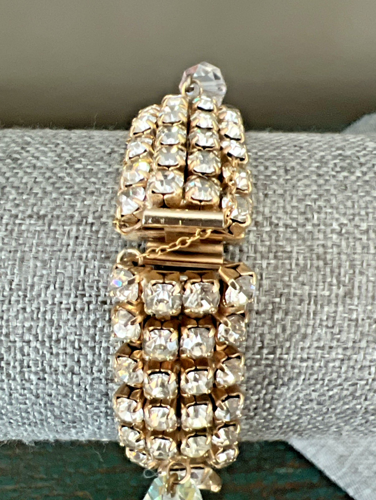 VTG. SIGNED KRAMER CLEAR RHINESTONE and CRYSTAL CHA CHA BROOCH and BRACELET SET