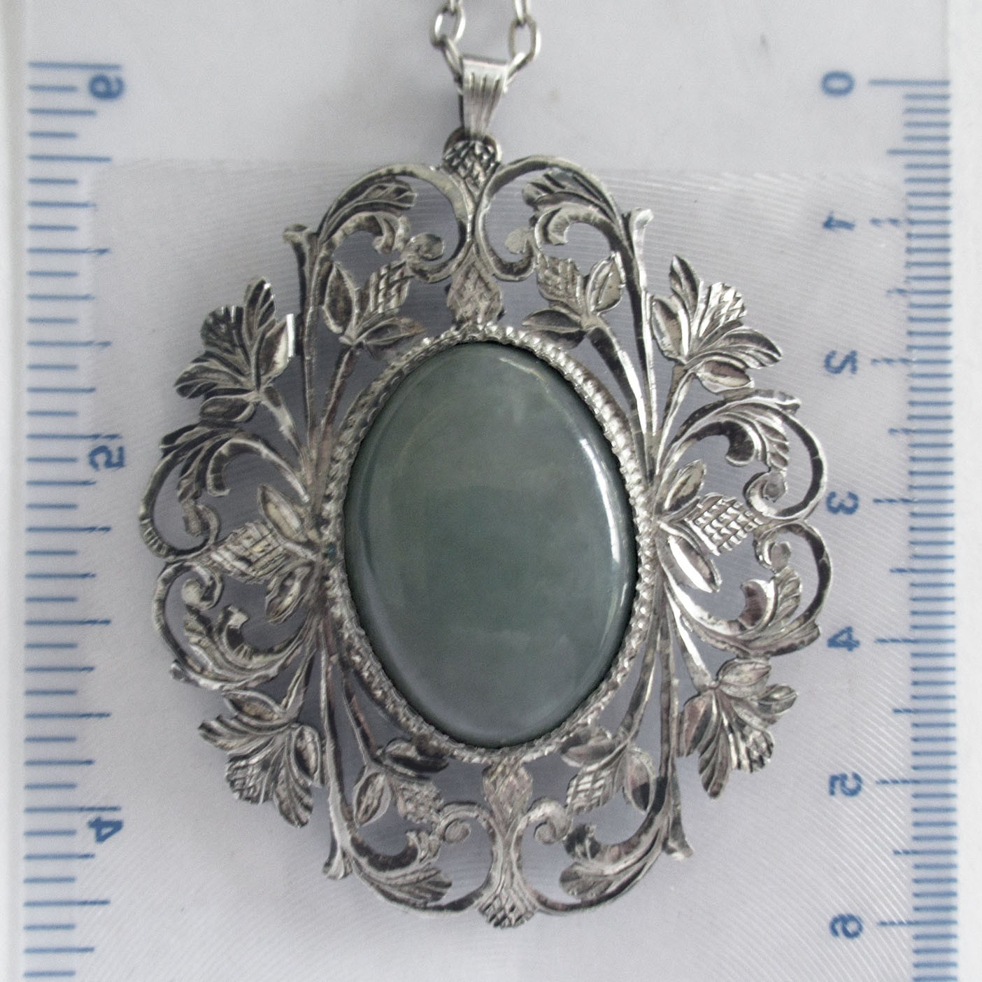 VINTAGE STERLING PENDANT NECKLACE w JADE?, 2 3/8 INCHES PENDANT, 18 IN CABLE CHN