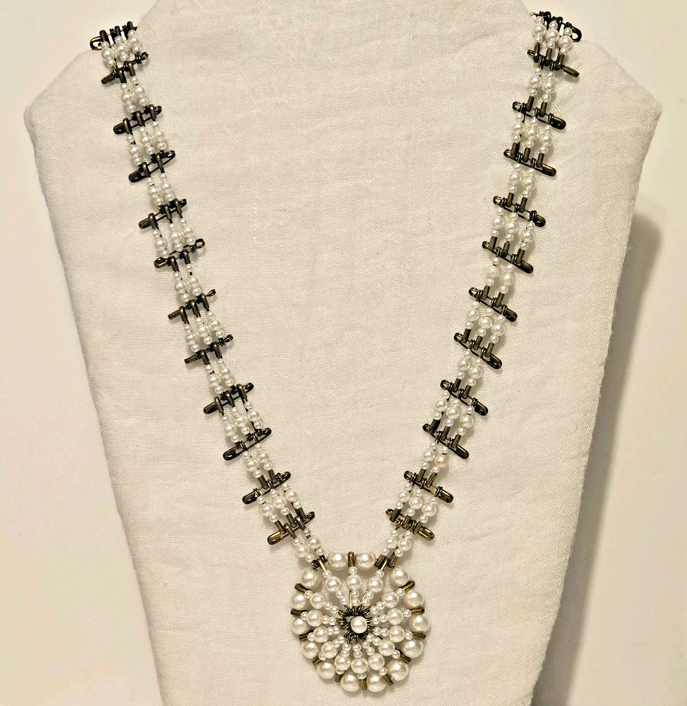 VTG Handcrafted Boho ’70s Safety Pin White Bead Faux Pearl Necklace 27″L Upcycle