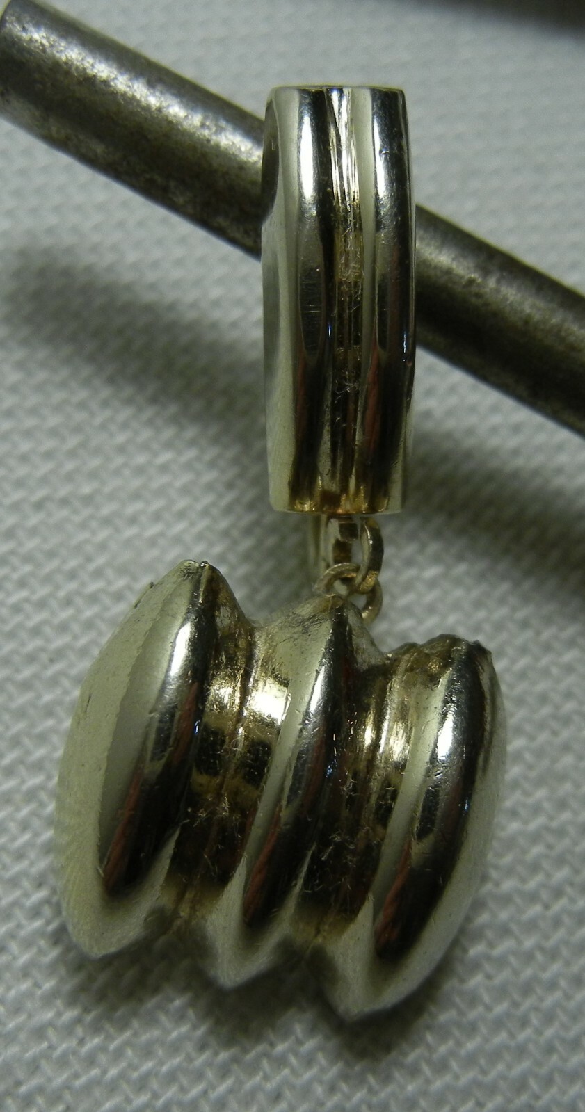 Vintage GERAY Very Light Gold Tone Dangle Drop Screw Back Earrings – 1 1/2″ Long