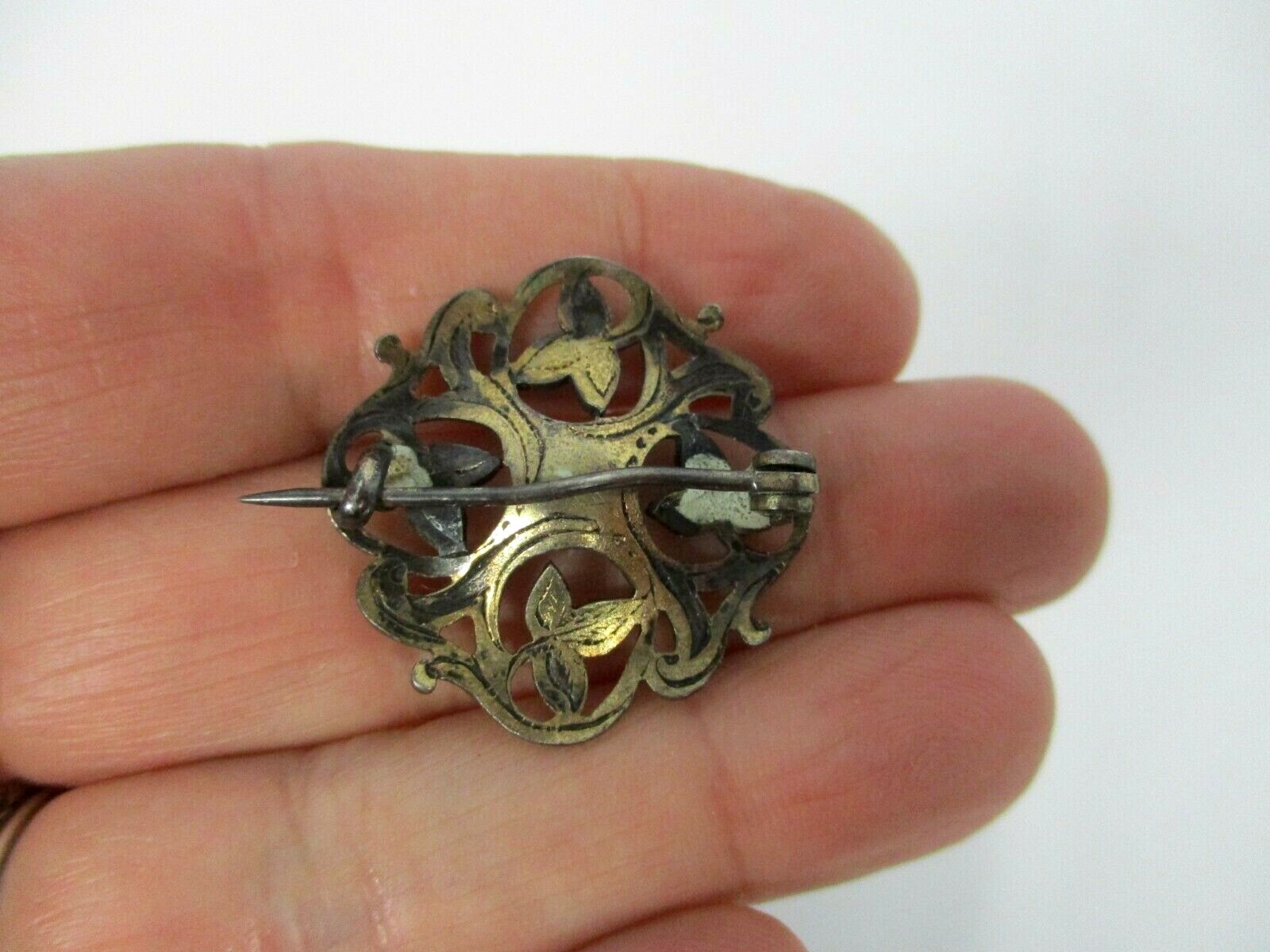 ANTIQUE STERLING SILVER GOLD WASH LEAF SWIRL BROOCH PIN w RUBY CRYSTAL