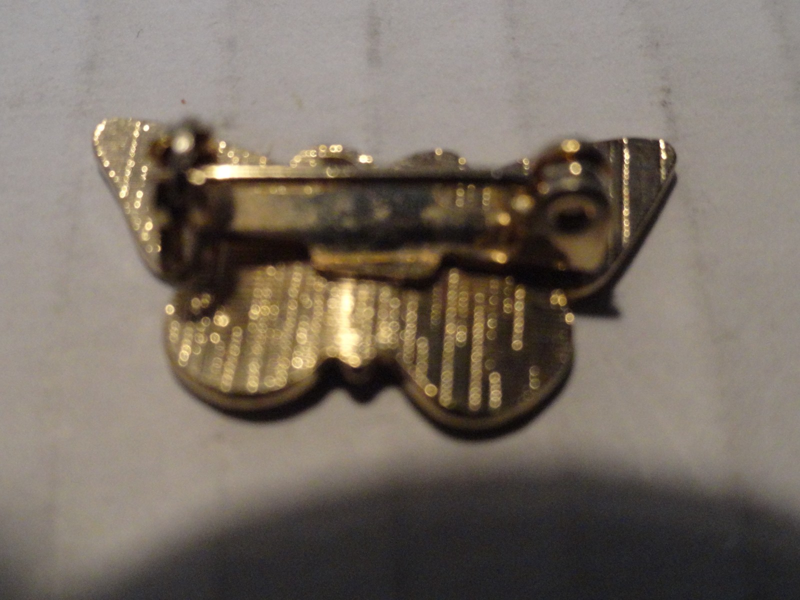 2 VINTAGE SMALL BUTTERFLY BROOACH PIN GREEN & WHITE- ABOUT 1 X 1/2 INCH – EC
