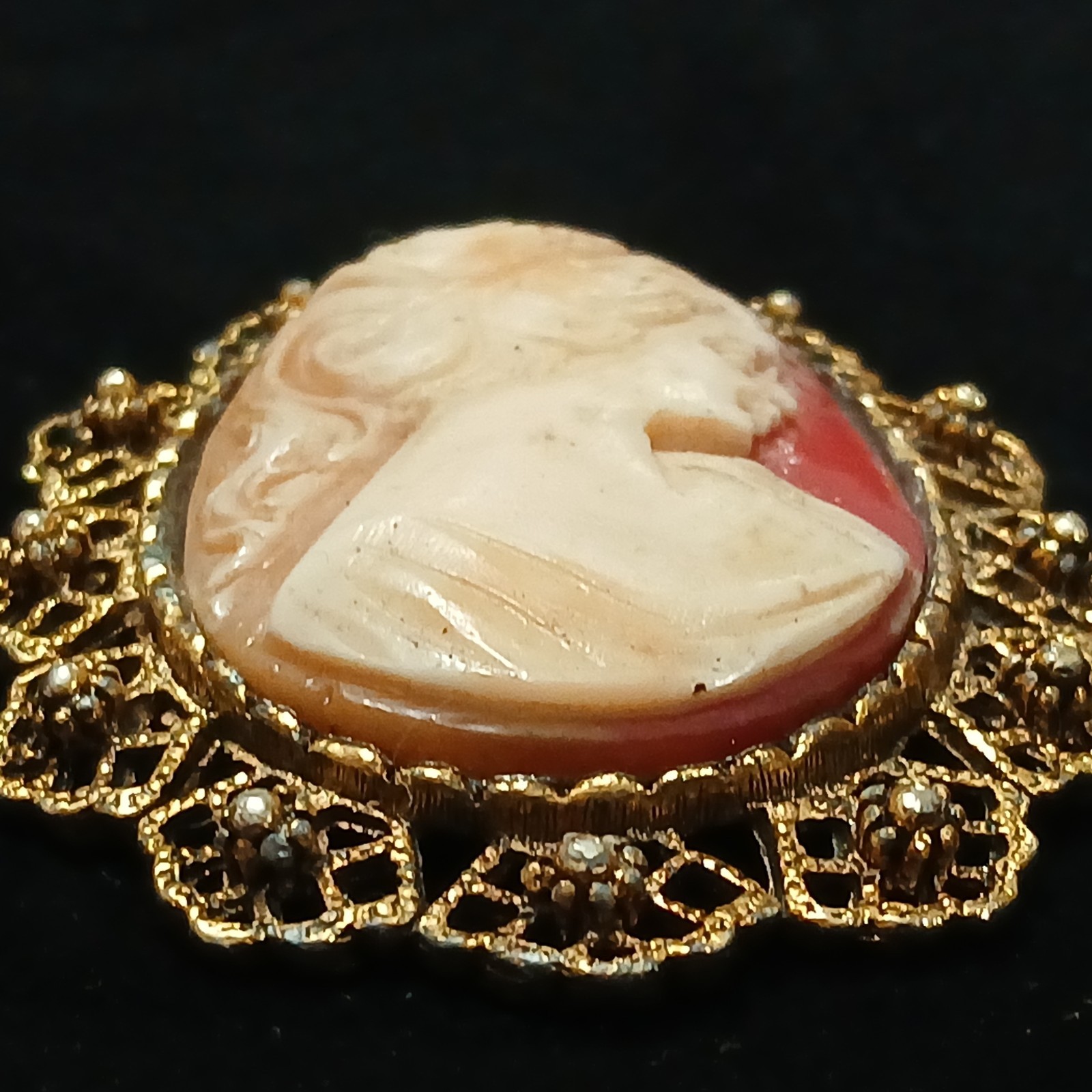 Vtg Cameo Brooch Pin Pendant Ornate Filigree Marcasite Gold Tone Shell 2.25″