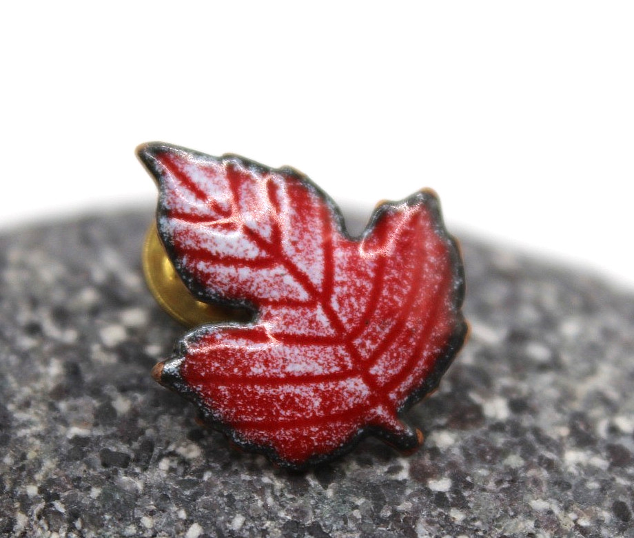 Vintage Maple Leaf Pin Fall Colors Enamel on Copper Signed Brit