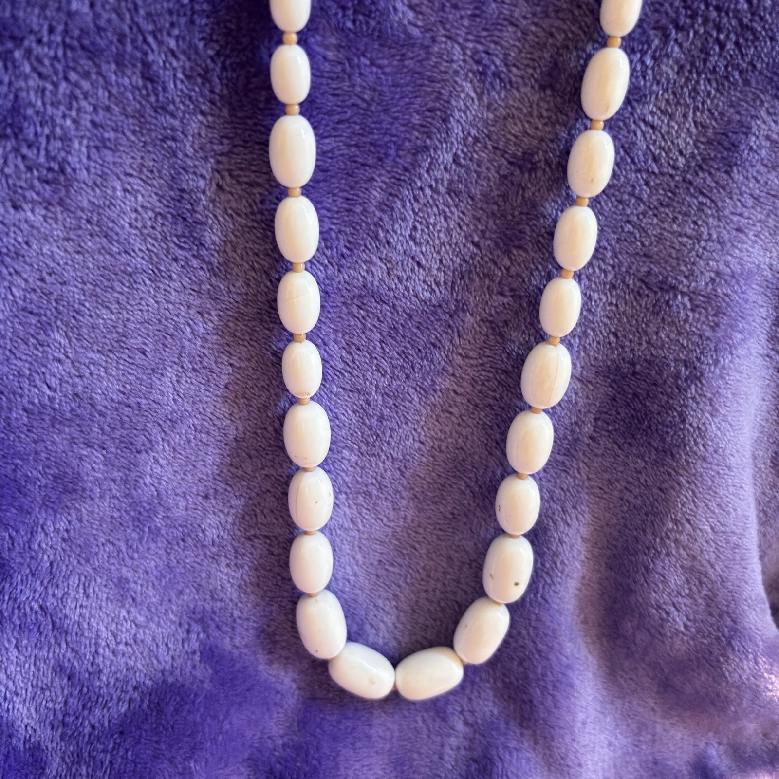 24” Vintage White Beaded Plastic Necklace Spring Ring Closure Fashion Jewelry