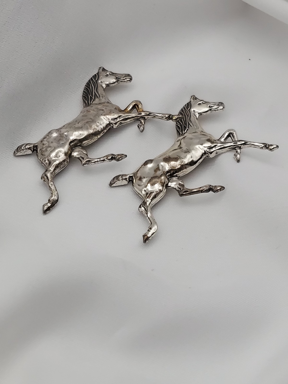 2 Vintage Beau Sterling Running Race Arabian Horses Brooch Equestrian 8.04g
