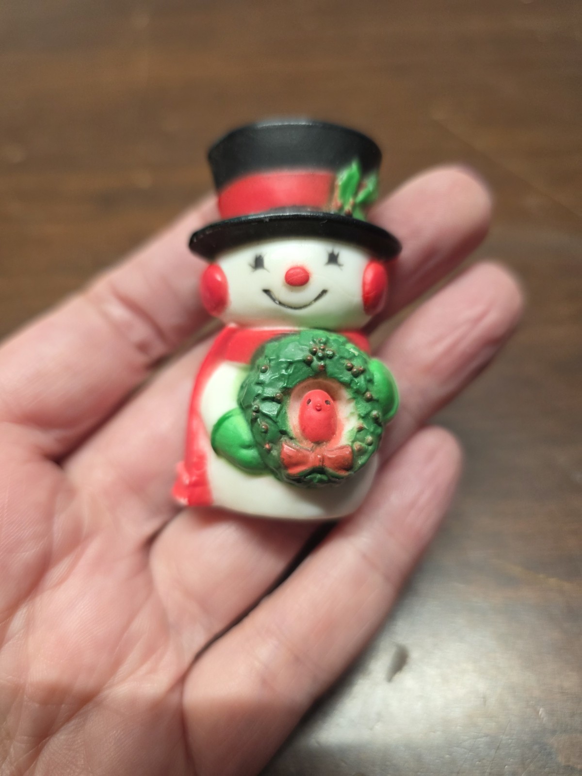 HALLMARK CARDS 1976 Mr Snowman-Wreath Brooch; Christmas Holiday Collectible Pin