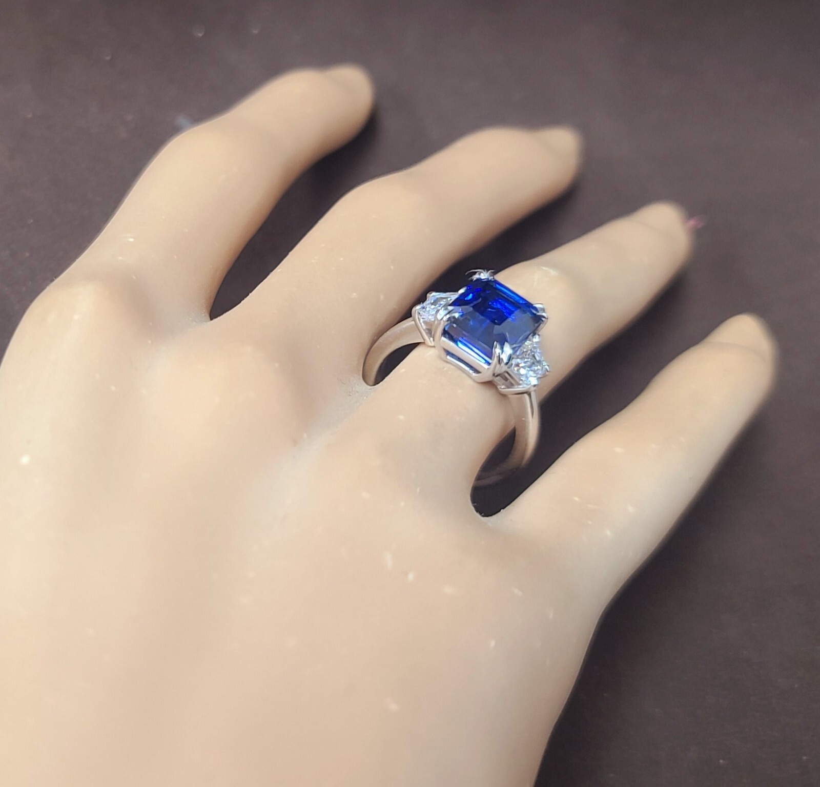 Vintage 14k White Gold Engagement Ring 5.52CT. Blue Sapphire Emerald Shape