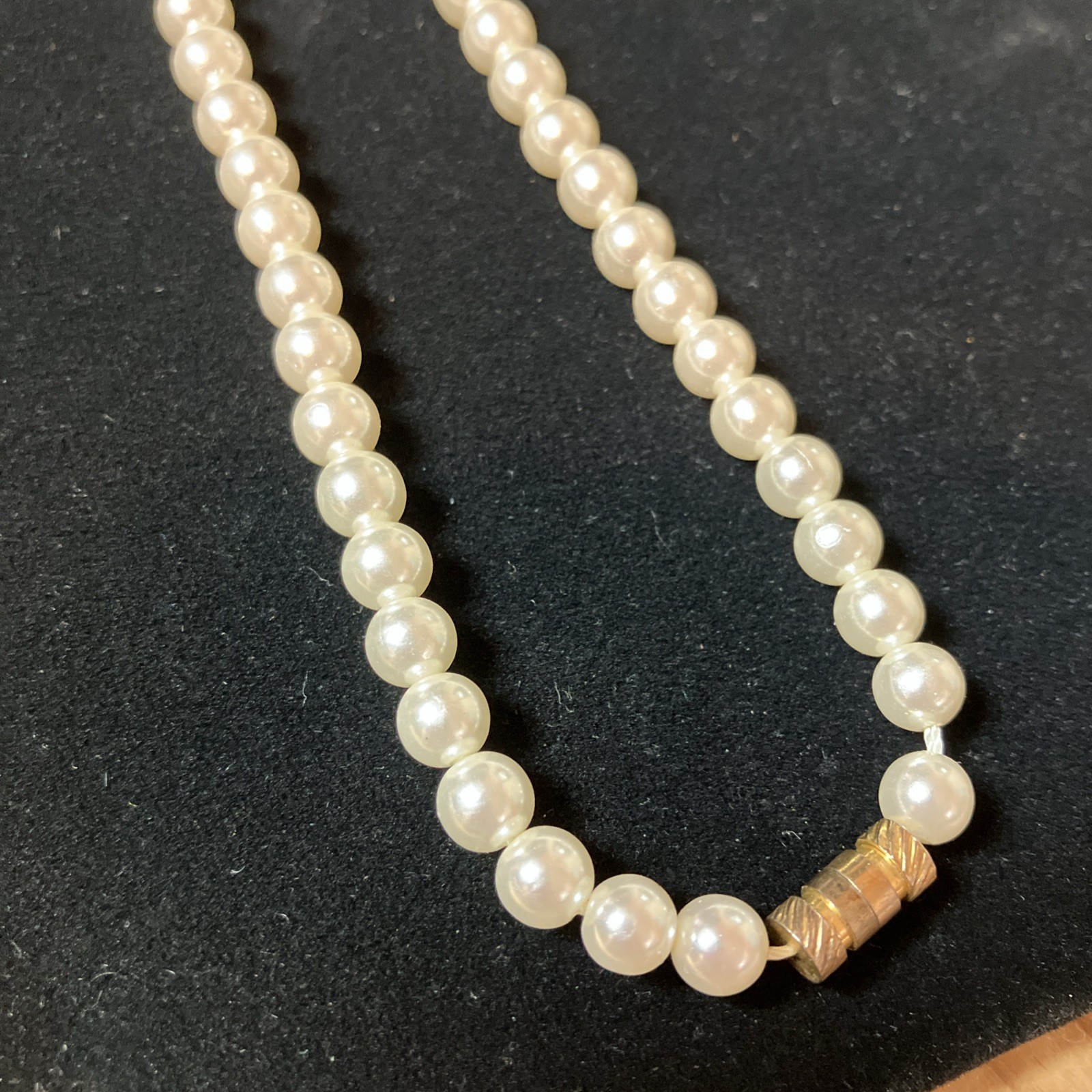 Vintage Pearl Necklaces And Braclet Lot White And Gray Pearls Gold Tone Clasps
