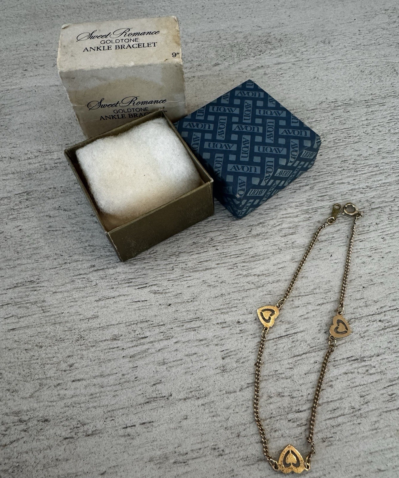 Avon Vintage 1980 Sweet Romance Ankle Bracelet Gold Tone Finish Original Box