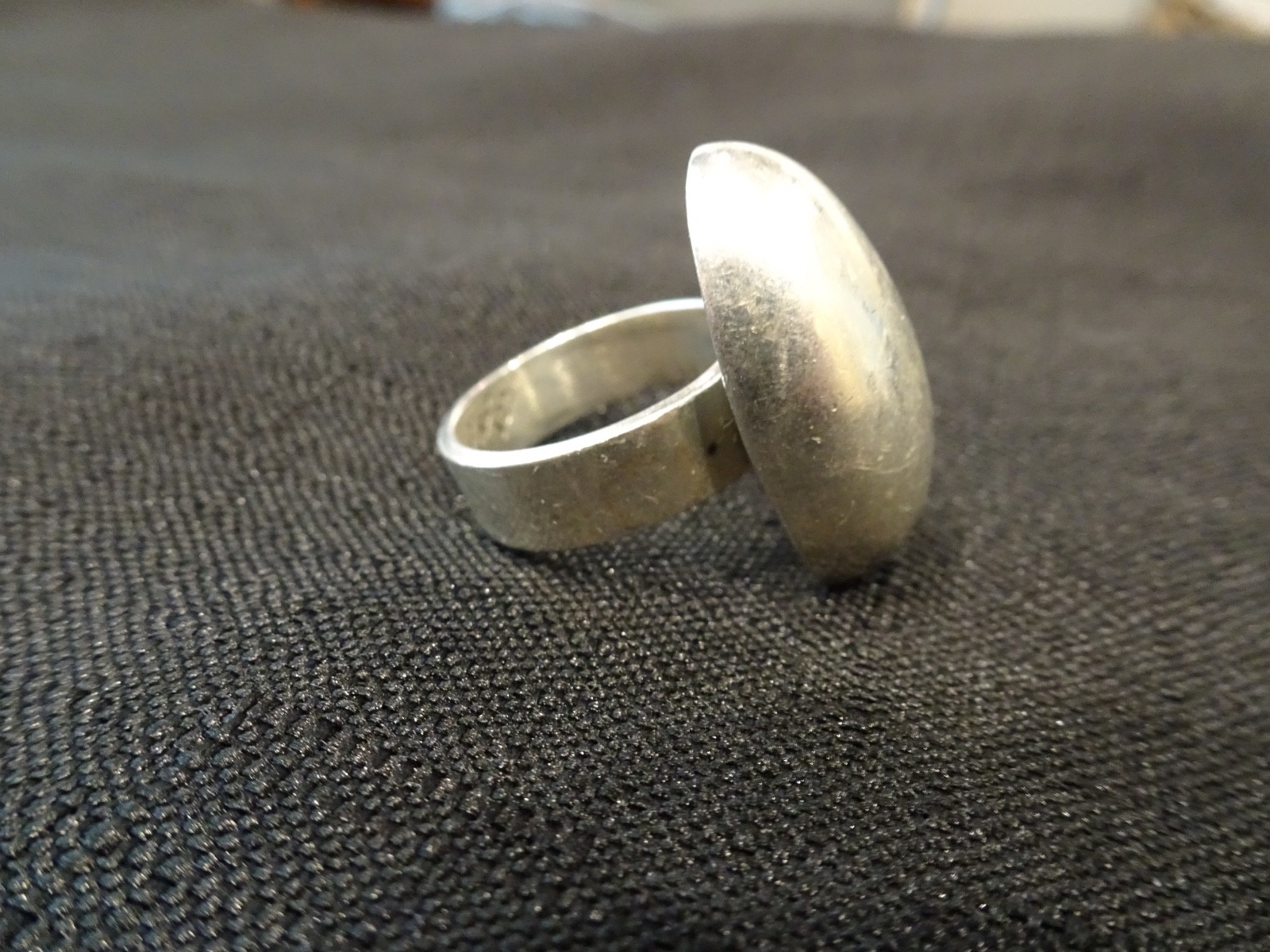 #821-VINTAGE STERLING SILVER MEXICO RING-925-SIZE-8- VERY DIFFERENT