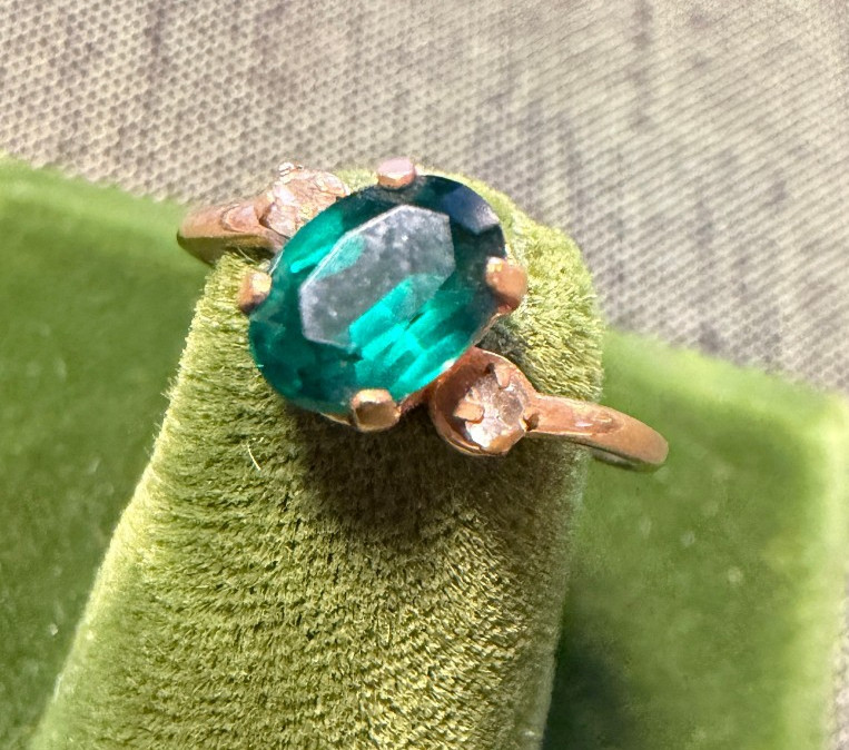 Vintage Sim. Emerald Stamped 10k SOLID Gold Ring Sz 4 May Birth Stone 0.97g